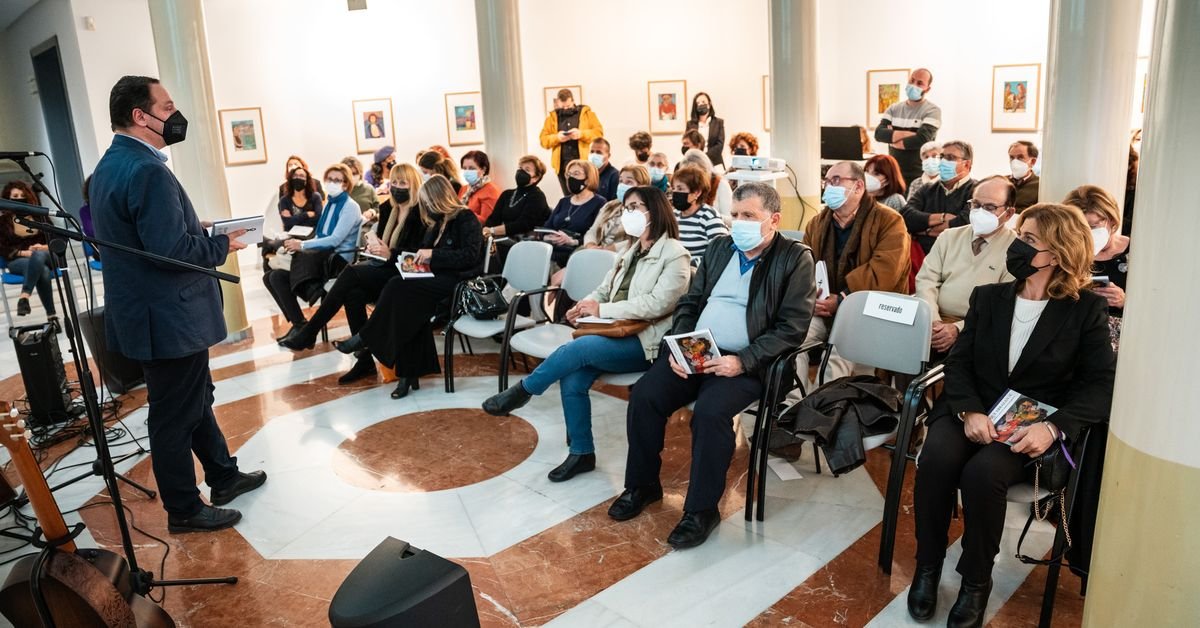 Lectura ante el público del Museo de Arte de Almería durante el acto contra la violencia de género
